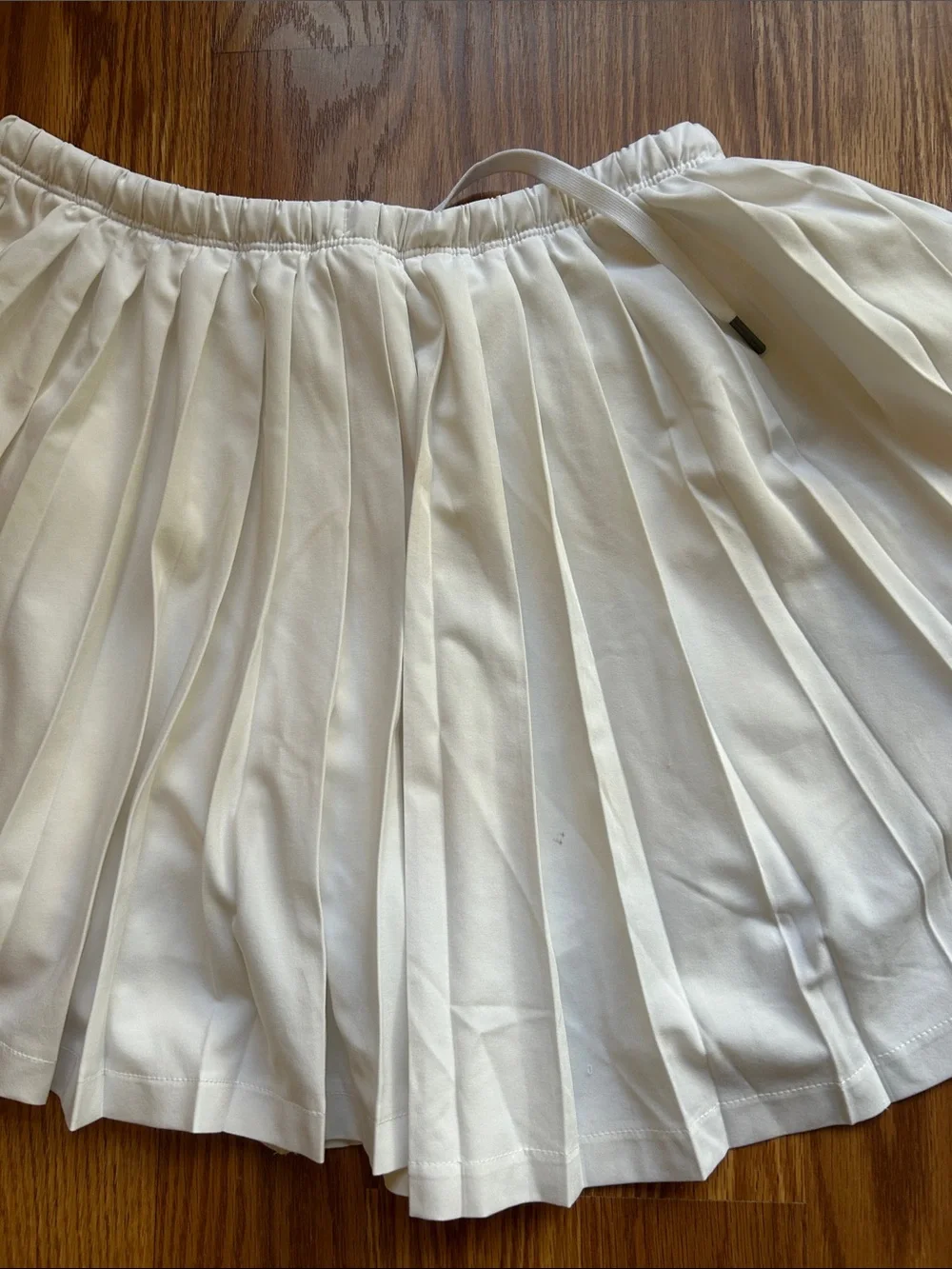 Vuori White Pleated Skater Skirt with Drawstring Waist